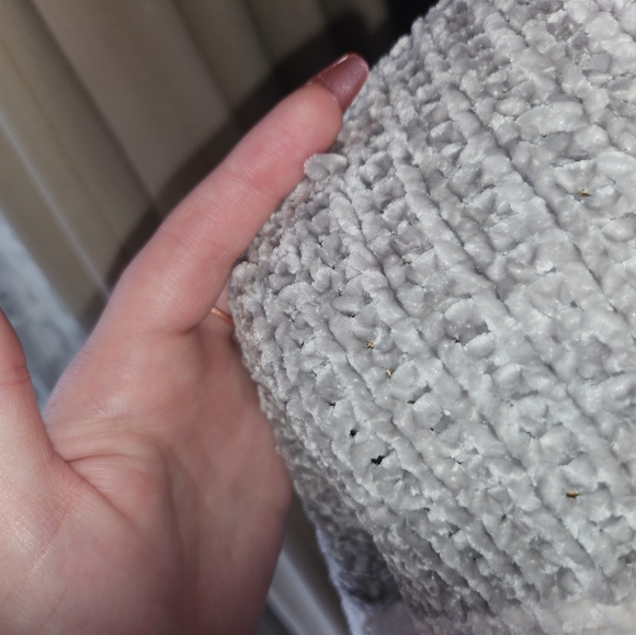 Softest sweater ever - Picture 3 of 8